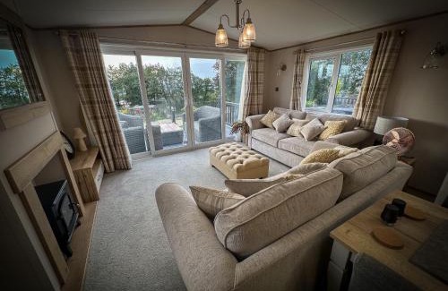 Longridge Cabin | Hobbit - House Of The Owl - Luxury Lodge