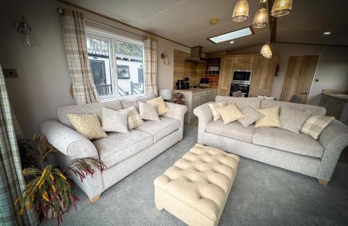 Longridge Cabin | Hobbit - House Of The Owl - Luxury Lodge