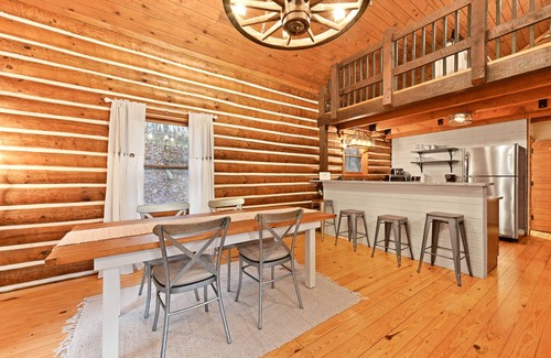 Logan Cabin | Hocking Hills Secluded Cabin Hot Tub Fireplace