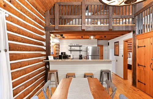 Logan Cabin | Hocking Hills Secluded Cabin Hot Tub Fireplace