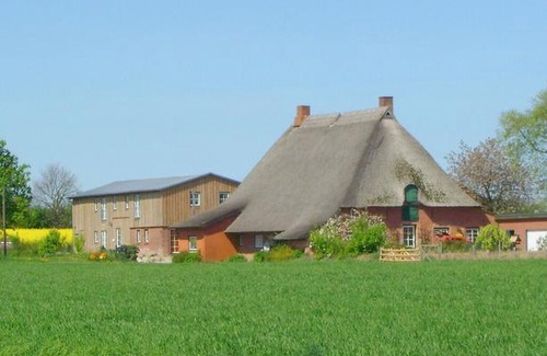Riepsdorf Apartment | 'Hof Triangel - Whg 1' - Bauernhofurlaub mit Streicheltieren und Treckerfahren