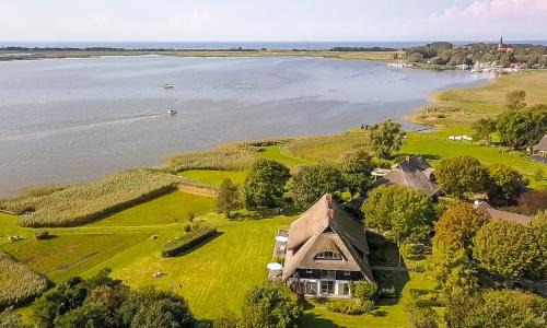 Ostseebad Wustrow Apartment | Hof Zeesenblick 03