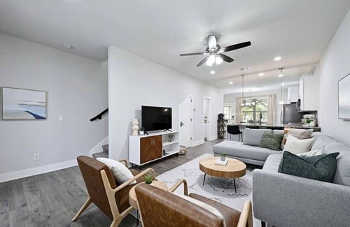 Point Venture Apartment | `Hogan Hideaway` Lake, Pool, Golf course, Gym!