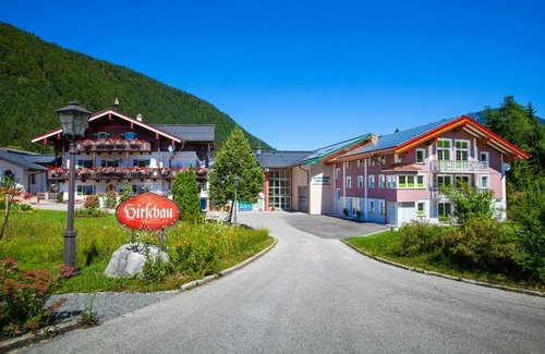 Bischofswiesen Apartment | Hoher Göll, 1-2 Pers., 72 m², Schlafzimmer, Wohnzimmer, Kochnische, Badewanne, Dusche und WC, Balkon