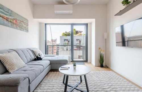 Holesovice Apartment | Holešovice Retreat, Balcony, Air-Con and Secure Parking