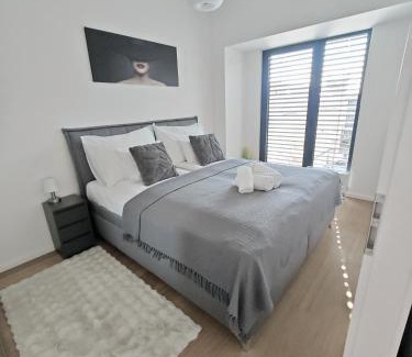 Holesovice Apartment | Holešovice Retreat, Balcony, Air-Con and Secure Parking