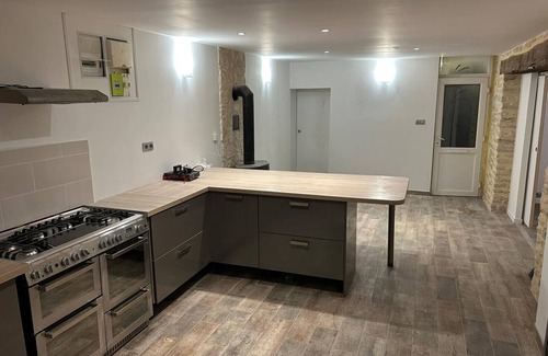 Saint-Martin-des-Fontaines House | Holiday Home 'Gite Les Garnes 4 Personnes' with Private Terrace, Private Garden and Wi-Fi