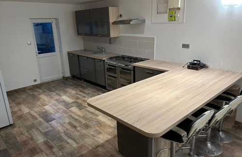 Saint-Martin-des-Fontaines House | Holiday Home 'Gite Les Garnes 4 Personnes' with Private Terrace, Private Garden and Wi-Fi