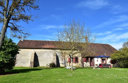 Saint-Maurice-sur-Aveyron House | Holiday home with private garden on a farm