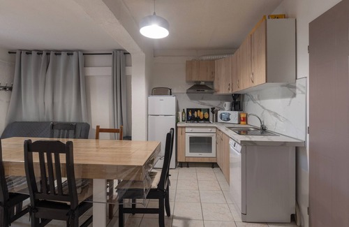 Saint-Sauveur-de-Cruzieres House | Holiday Home 'Gîte 1 - La Tour' with Lake View and Wi-Fi