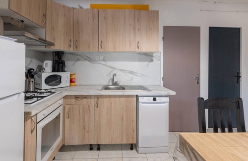 Saint-Sauveur-de-Cruzieres House | Holiday Home 'Gîte 1 - La Tour' with Lake View and Wi-Fi