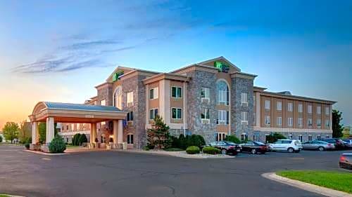 Saginaw Hotel | Holiday Inn Express Hotel & Suites Saginaw, an IHG Hotel