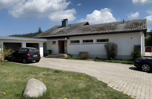 Schoenwald House | Holiday Home 'Gutach' with Mountain View, Shared Garden and Wi-Fi