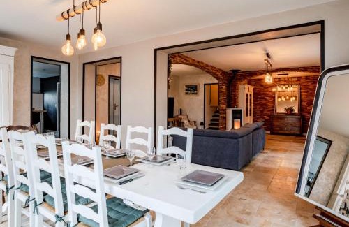 Merville-Franceville-Plage House | Holiday Home La Villa bleue by Interhome