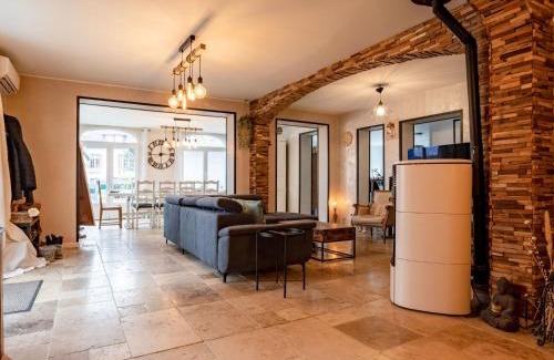 Merville-Franceville-Plage House | Holiday Home La Villa bleue by Interhome