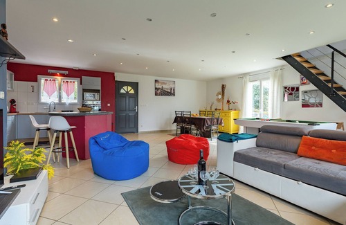 Sainte-Eulalie-en-Royans House | Holiday Home 'La Maison Dans Les Noyer' with Private Pool, Wi-Fi and Air Conditioning