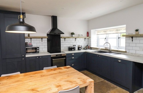 Belford Cottage | HOLIDA HOOSE, pet friendly, character holiday cottage in Belford