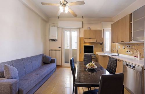 Arma di Taggia House | Holiday Accommodation "Casa Fronte mare" with sea front view