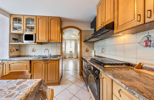 Brez House | Holiday Accommodation "Appartamento Pisani" with Balcony and Wi-Fi