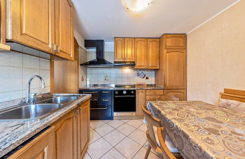 Brez House | Holiday Accommodation "Appartamento Pisani" with Balcony and Wi-Fi