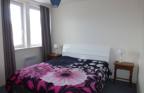 Becleguer Apartment | Holiday accommodation, near the beach, Ploulec'h (2nd floor, 2 bedrooms)