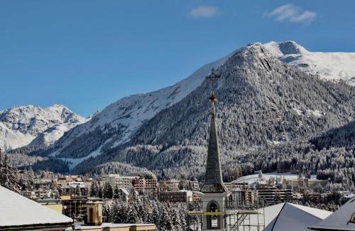 Davos-Platz Apartment | Holiday accommodation - swimming pool available