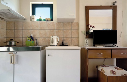 Mikros Gialos Apartment | Holiday Accommodation "Vardia Studio B" with Sea View, Balcony and Wi-Fi