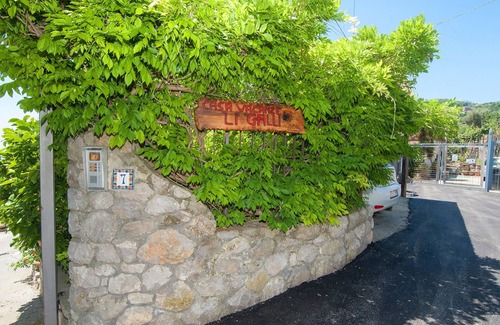 Colli di Fontanelle Apartment | Holiday Apartment "Li Galli Romantica" with Sea View, Balcony & Wi-Fi
