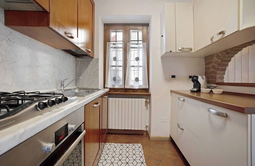 Tremosine Apartment | Holiday Apartment Casa Oliva with Lake View, Balcony & Wi-Fi