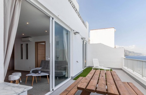 Puerto de la Cruz Apartment | Holiday Apartment “Casa Punta Brava” with Sea View, Mountain View, Wi-Fi, A/C & Terrace; Parking Available