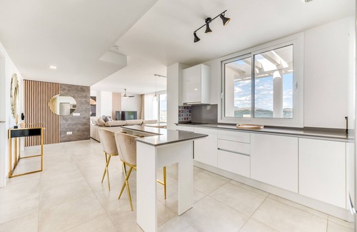 Mijas Apartment | Holiday Apartment "Luxury Penthouse with Private Pool" with Sea View, Shared Terraces & Wi-Fi