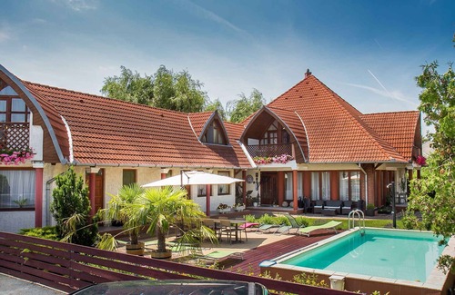 Balatonkeresztur Apartment | Holiday apartment with pool and internet access
