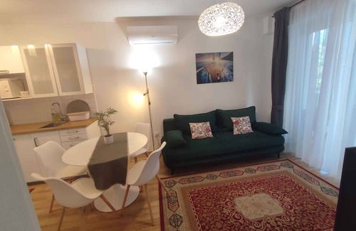 Balatonfenyves Apartment | Holiday apartment with modern furnishings directly on the water, with air conditioning