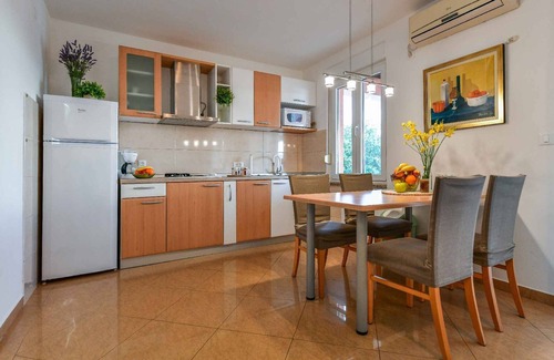 Stara Baska Apartment | Holiday apartment 100 m from the Adriatic Sea