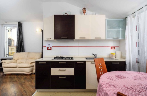 Katoro Apartment | Holiday apartment 200 m from the beach