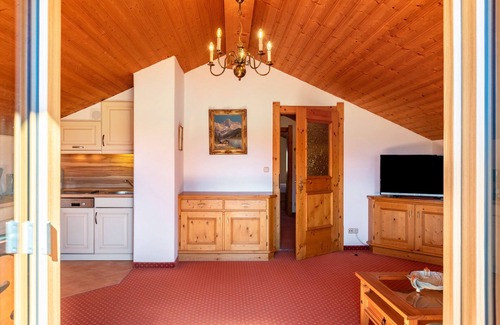 Kruen Apartment | Holiday Apartment 'Alpenblick Tilly - Walchensee' with Mountain View, Shared Garden and Wi-Fi
