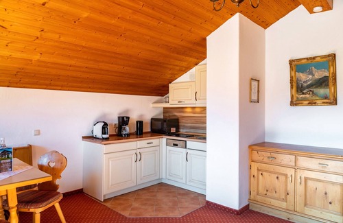 Kruen Apartment | Holiday Apartment 'Alpenblick Tilly - Walchensee' with Mountain View, Shared Garden and Wi-Fi