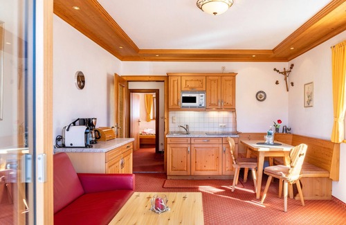 Kruen Apartment | Holiday Apartment 'Alpenblick Tilly - Barmsee' with Mountain View, Private Terrace and Wi-Fi