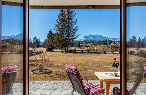 Kruen Apartment | Holiday Apartment 'Alpenblick Tilly - Barmsee' with Mountain View, Private Terrace and Wi-Fi