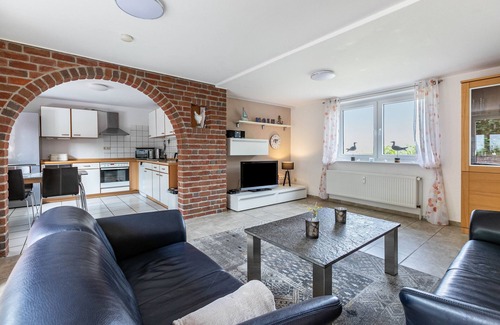 Norddeich Apartment | Holiday Apartment Alter Deich with Private Terrace, Private Garden and Wi-Fi