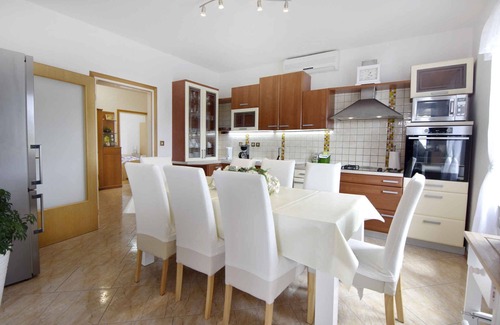 Finida Apartment | Holiday apartment Amedeo with private pool, Umag-Finida near the sea, garden, grill