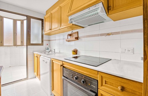 Xeraco Beach Apartment | Holiday Apartment 'Barlovento I' with Sea View, Terrace, Shared Pool & Wi-Fi