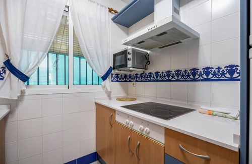 Poblado Sancti Petri Apartment | Holiday Apartment "Casa Amparo Sancti Petri" with Shared Pool, Private Terrace & Wi-Fi