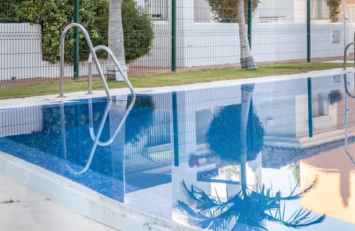 Poblado Sancti Petri Apartment | Holiday Apartment "Casa Amparo Sancti Petri" with Shared Pool, Private Terrace & Wi-Fi
