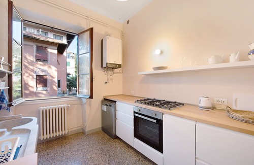 Arenzano Apartment | Holiday Apartment 'Casa Dante - Arenzanohost' with Balcony