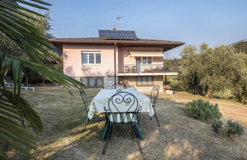 Arco Apartment | Holiday Apartment 'Casa Zanoni' with Lake View, Shared Garden, Balcony & Wi-Fi