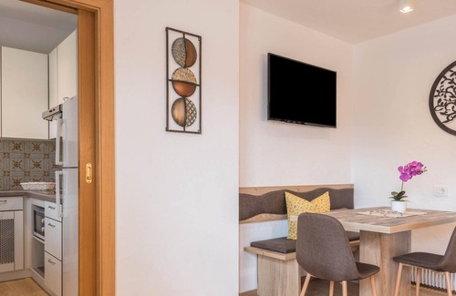 Colfosco Apartment | Holiday Apartment Cocoon Sweet Home with Mountain View and access to ski slopes