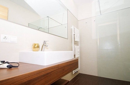 Avelengo Apartment | Holiday Apartment 'Deluxe' with Mountain View, Balcony & Wi-Fi in the ApartHotel Christine