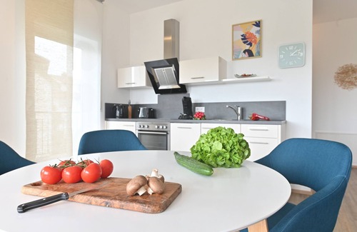 Enzisweiler Apartment | Holiday Apartment 'Dinkelbach Feriendomicil 2 A Easy Living' with Lake View and Elevator
