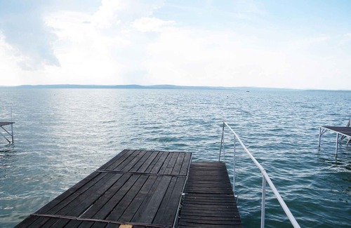 Siofok-Sosto Apartment | Holiday apartment directly on the lake with own jetty